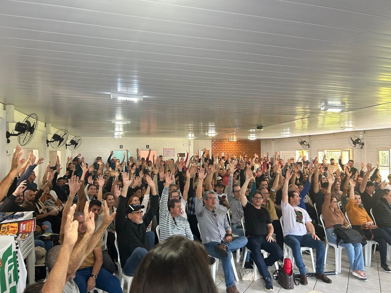 GOVERNO DE SC IGNORA ACORDOS E TRABALHADORES REAGEM COM GRANDE MOBILIZAÇÃO EM FLORIANÓPOLIS